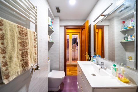 Huoneisto myytävänä Madrid, Espanja, 2 makuuhuonetta, 55 m2 No. 133081 - kuva 16