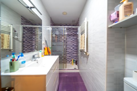 Huoneisto myytävänä Madrid, Espanja, 2 makuuhuonetta, 55 m2 No. 133081 - kuva 15