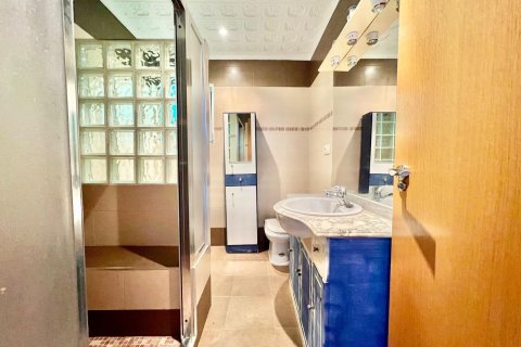 Penthouse for sale in Torrevieja, Alicante, Spain 3 bedrooms, 100 sq.m. No. 133076 - photo 28