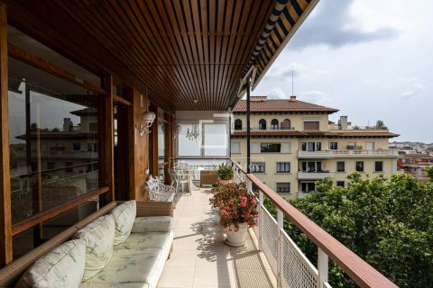 Dzīvoklis īrēšanai Barcelona, Spānijā 4 istabas, 206 m2 Nr. 168916 - attēls 4