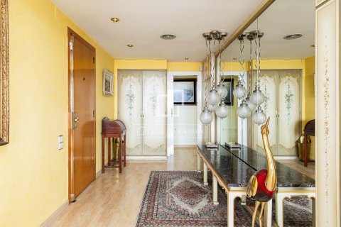 Dzīvoklis īrēšanai Barcelona, Spānijā 4 istabas, 206 m2 Nr. 168916 - attēls 15