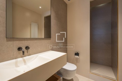 Apartment for rent in Barcelona, Spain 3 bedrooms, 201 sq.m. No. 168921 - photo 26