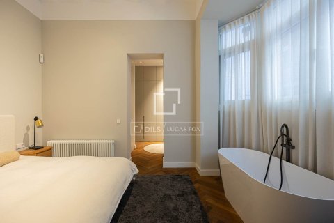 Apartment for rent in Barcelona, Spain 3 bedrooms, 201 sq.m. No. 168921 - photo 16