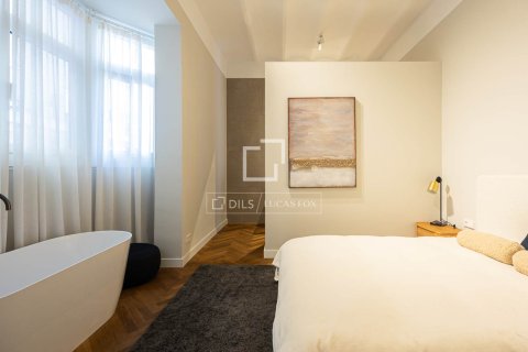 Apartment for rent in Barcelona, Spain 3 bedrooms, 201 sq.m. No. 168921 - photo 14