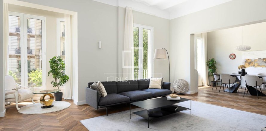 Apartment in Barcelona, Spain 3 bedrooms, 201 sq.m. No. 168921
