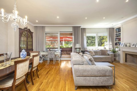 Dzīvoklis Barcelona, Spānijā 4 istabas, 201 m2 Nr. 168919