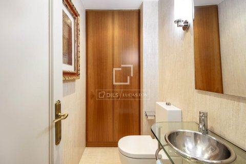 Dzīvoklis īrēšanai Barcelona, Spānijā 4 istabas, 201 m2 Nr. 168919 - attēls 16