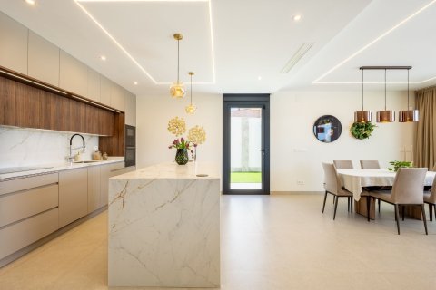 Villa en venta en Torrevieja, Alicante, España 234 m2 No. 182515 - foto 13