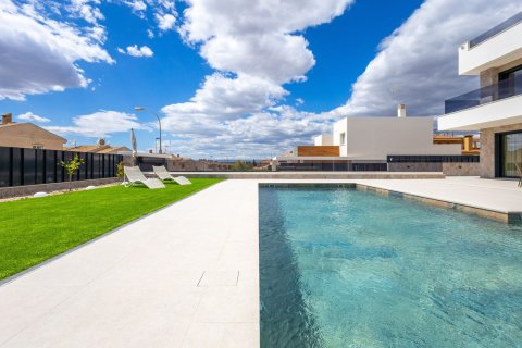 Villa en venta en Torrevieja, Alicante, España 234 m2 No. 182515 - foto 27