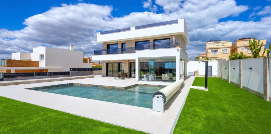 Villa en Torrevieja, Alicante, España 234 m2 No. 182515