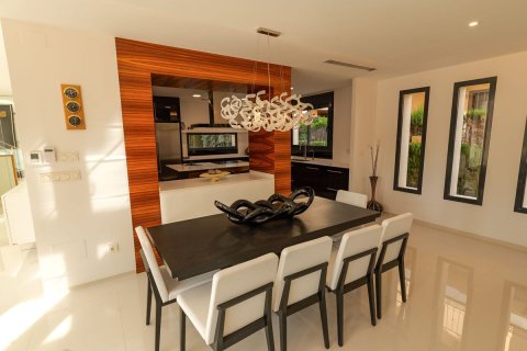 Villa zum Verkauf in Torrevieja, Alicante, Spanien 3 Schlafzimmer, 430 m2 Nr. 166116 - Foto 4