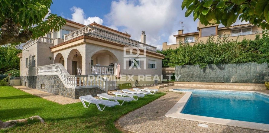 Villa in Lloret de Mar, Girona, Spain 7 bedrooms, 450 sq.m. No. 177064
