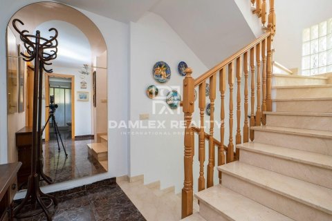 Villa for sale in Lloret de Mar, Girona, Spain 7 bedrooms, 450 sq.m. No. 177064 - photo 16