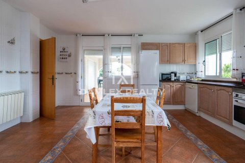 Villa for sale in Lloret de Mar, Girona, Spain 7 bedrooms, 450 sq.m. No. 177064 - photo 11