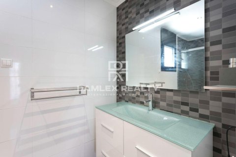Villa à vendre à Lloret de Mar, Girona, Espagne, 5 chambres, 190 m2 No. 177066 - photo 15