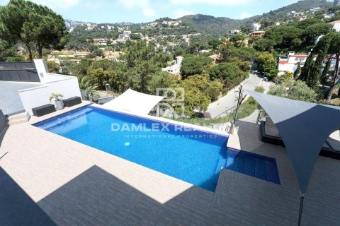 Villa à vendre à Lloret de Mar, Girona, Espagne, 5 chambres, 190 m2 No. 177066 - photo 2