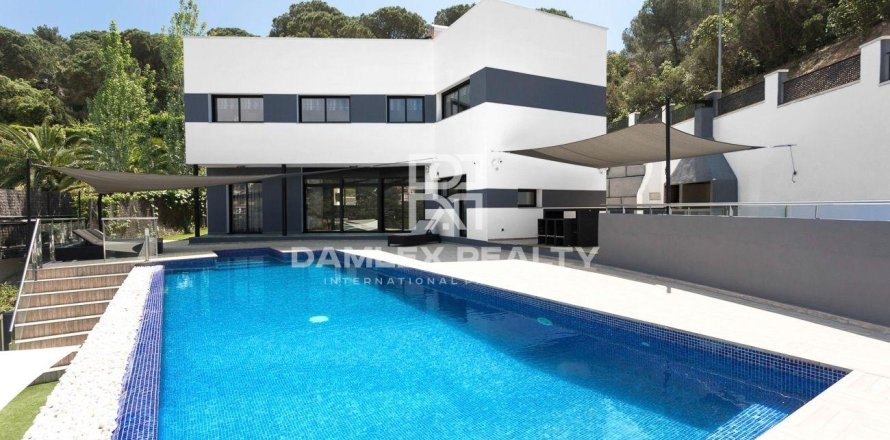 Villa à Lloret de Mar, Girona, Espagne 5 chambres, 190 m2 No. 177066
