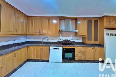 Квартира в Эльче, Аликанте, Испания 4 спальни, 129м2 №184971