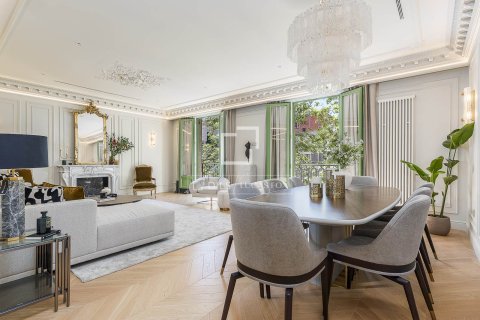 Apartament w Barcelona, Hiszpania 4 sypialnie, 201 mkw. nr 150826 – zdjęcie 23