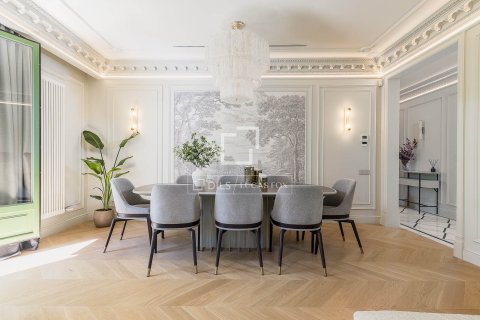 Apartament w Barcelona, Hiszpania 4 sypialnie, 201 mkw. nr 150826 – zdjęcie 29