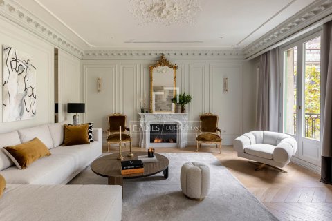 Lägenhet i Barcelona, Spanien 4 sovrum, 201 kvm. Nr. 150826