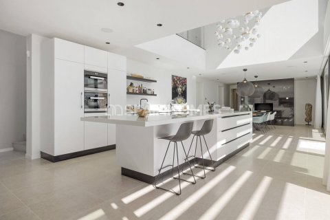 Willa w Benahavis, Malaga, Hiszpania 5 sypialni, 345 mkw. nr 155338 – zdjęcie 23