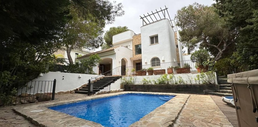Villa Dehesa De Campoamor, Alicante, Spain 5 bedrooms, 306 sq.m. No. 115586