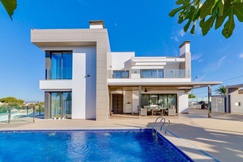 Villa à Torrevieja, Alicante, Espagne 3 chambres, 393 m2 No. 155924
