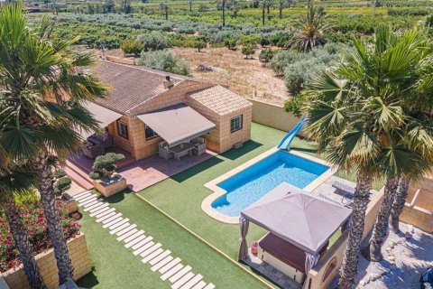 Finca till salu Albatera, Alicante, Spanien 5 sovrum, 197 kvm. Nr. 137823 - foto 1