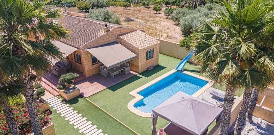 Finca Albatera, Alicante, Spanien 5 sovrum, 197 kvm. Nr. 137823