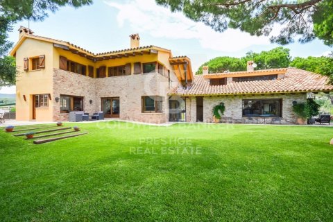 House for rent in Sant Andreu de Llavaneres, Barcelona, Spain 8 bedrooms, 486 sq.m. No. 160497 - photo 1