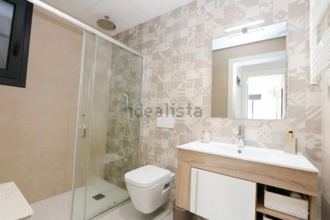 Huoneisto myytävänä La Florida, Alicante, Espanja, 4 makuuhuonetta, 270 m2 No. 189477 - kuva 23
