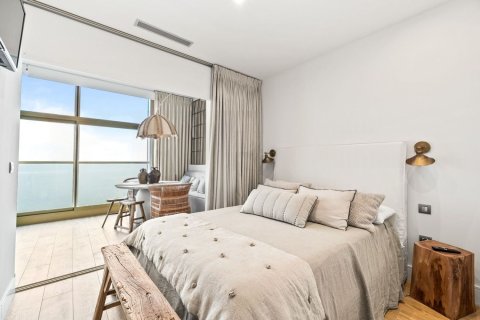 Huoneisto myytävänä Benidorm, Alicante, Espanja, 2 makuuhuonetta, 145 m2 No. 180051 - kuva 2