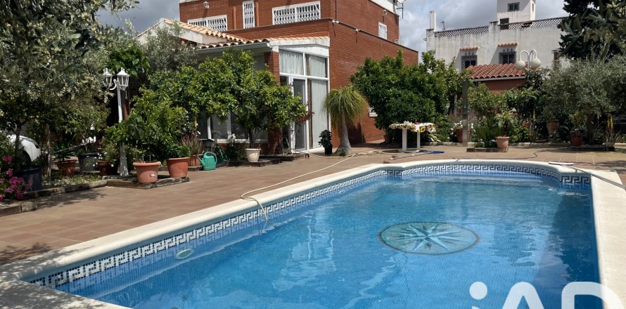 House in El Vendrell, Tarragona, Spain 5 bedrooms, 186 sq.m. No. 172347