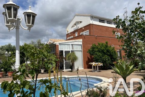House for sale in El Vendrell, Tarragona, Spain 5 bedrooms, 186 sq.m. No. 172347 - photo 3
