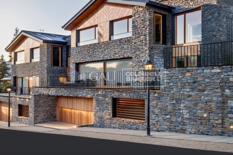 House for sale in Principado De Andorra (Ninguna Poblacion Tiene C.P.), Lleida, Spain 4 bedrooms, 349 sq.m. No. 157489 - photo 2