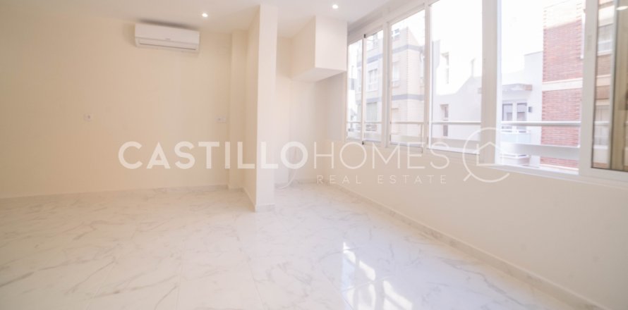 Apartamento en Torrevieja, Alicante, España 3 dormitorios, 111 m2 No. 148393