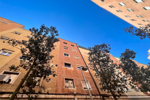 Apartamento en venta en Barcelona, España 2 dormitorios, 61 m2 No. 191402 - foto 1