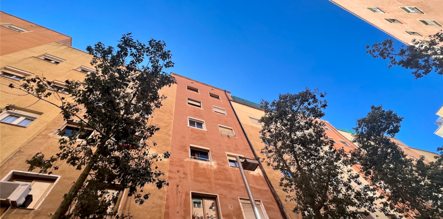 Apartamento en Barcelona, España 2 dormitorios, 61 m2 No. 191402