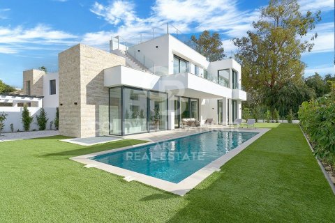 Villa i Estepona, Malaga, Spanien 6 sovrum, 418 kvm. Nr. 156671