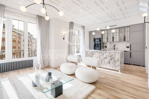 Apartamento en venta en Madrid, España 3 dormitorios, 179 m2 No. 156673 - foto 2