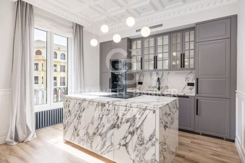 Apartamento en venta en Madrid, España 3 dormitorios, 179 m2 No. 156673 - foto 5