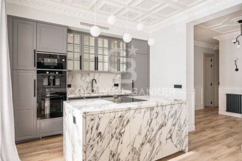 Apartamento en venta en Madrid, España 3 dormitorios, 179 m2 No. 156673 - foto 7