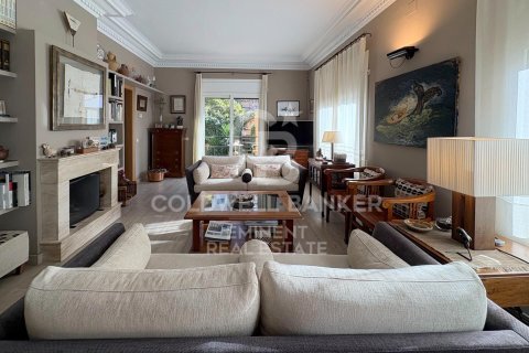 Продажа дома в Барселона, Испания 4 спальни, 282м2 №156674 - фото 5