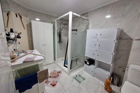 Apartament w Torrevieja, Alicante, Hiszpania 1 sypialnia, 117 mkw. nr 151045 – zdjęcie 20