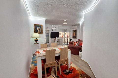 Apartament w Torrevieja, Alicante, Hiszpania 1 sypialnia, 117 mkw. nr 151045 – zdjęcie 3