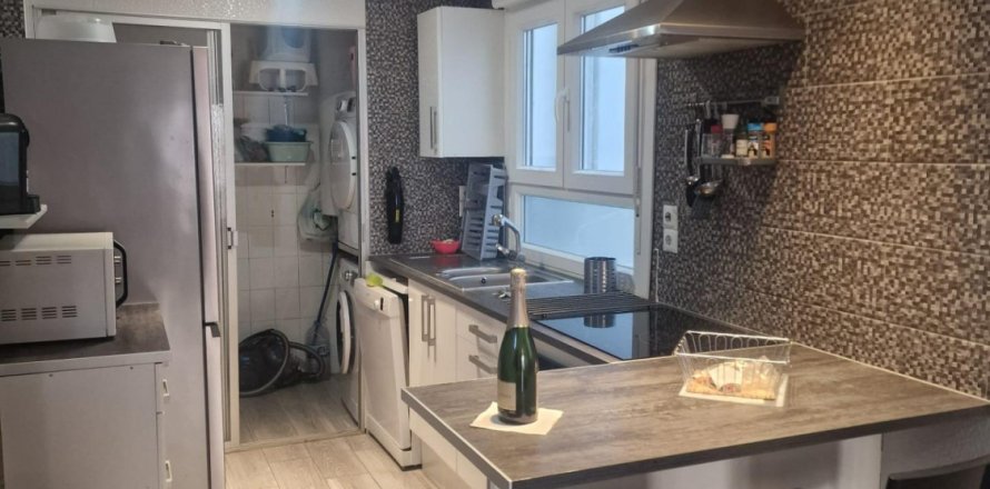 Apartamento en Torrevieja, Alicante, España 3 dormitorios,  No. 151048