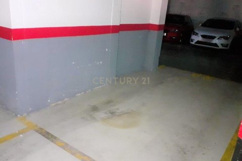 Autotallit myytävänä Sant Boi de Llobregat, Barcelona, Espanja , 14 m2 No. 186508 - kuva 3