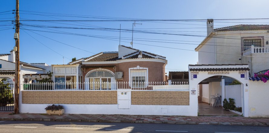 Villa à Torrevieja, Alicante, Espagne 3 chambres, 60 m2 No. 147126