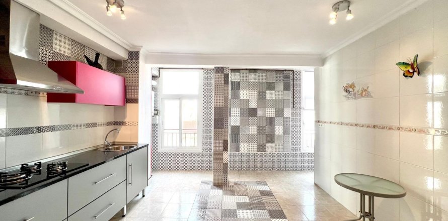 Apartment à Torrevieja, Alicante, Espagne 3 chambres, 91 m2 No. 147131